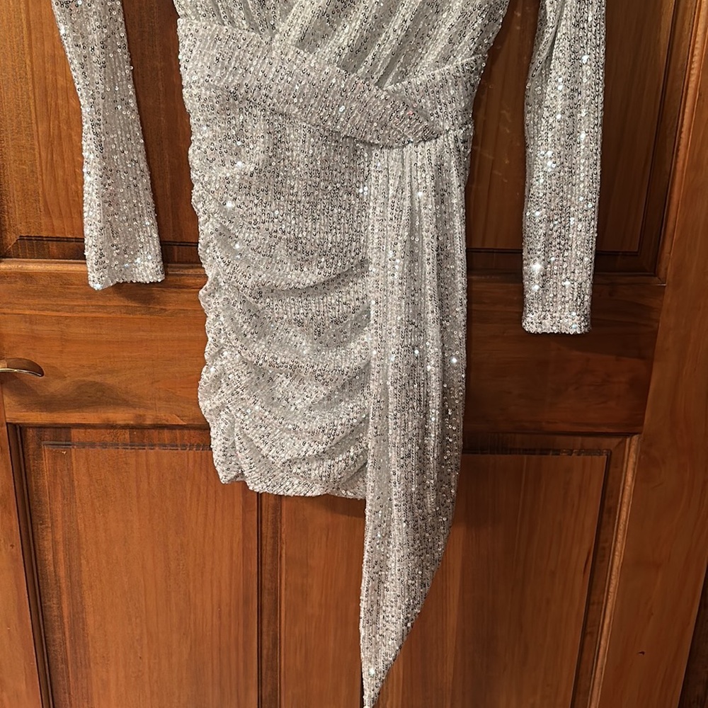 Elegant Silver Sequin dress NWT - Picture 9 of 9